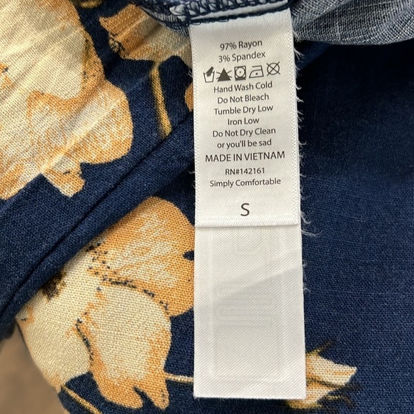 LULAROE elastic waist, wideleg, floral pants - Picture 5 of 9